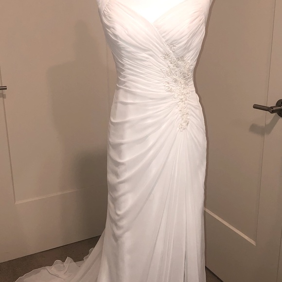 WEDDING DRESS - Picture 2 of 9